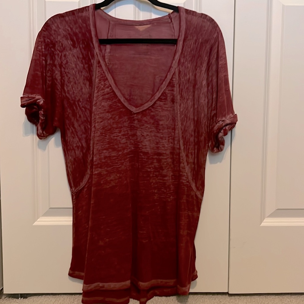 Relaxed maroon v neck t-shirt